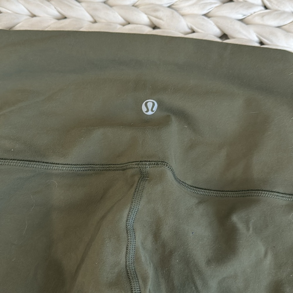 Lululemon Wunder Under Capris. Size 4 - image 3